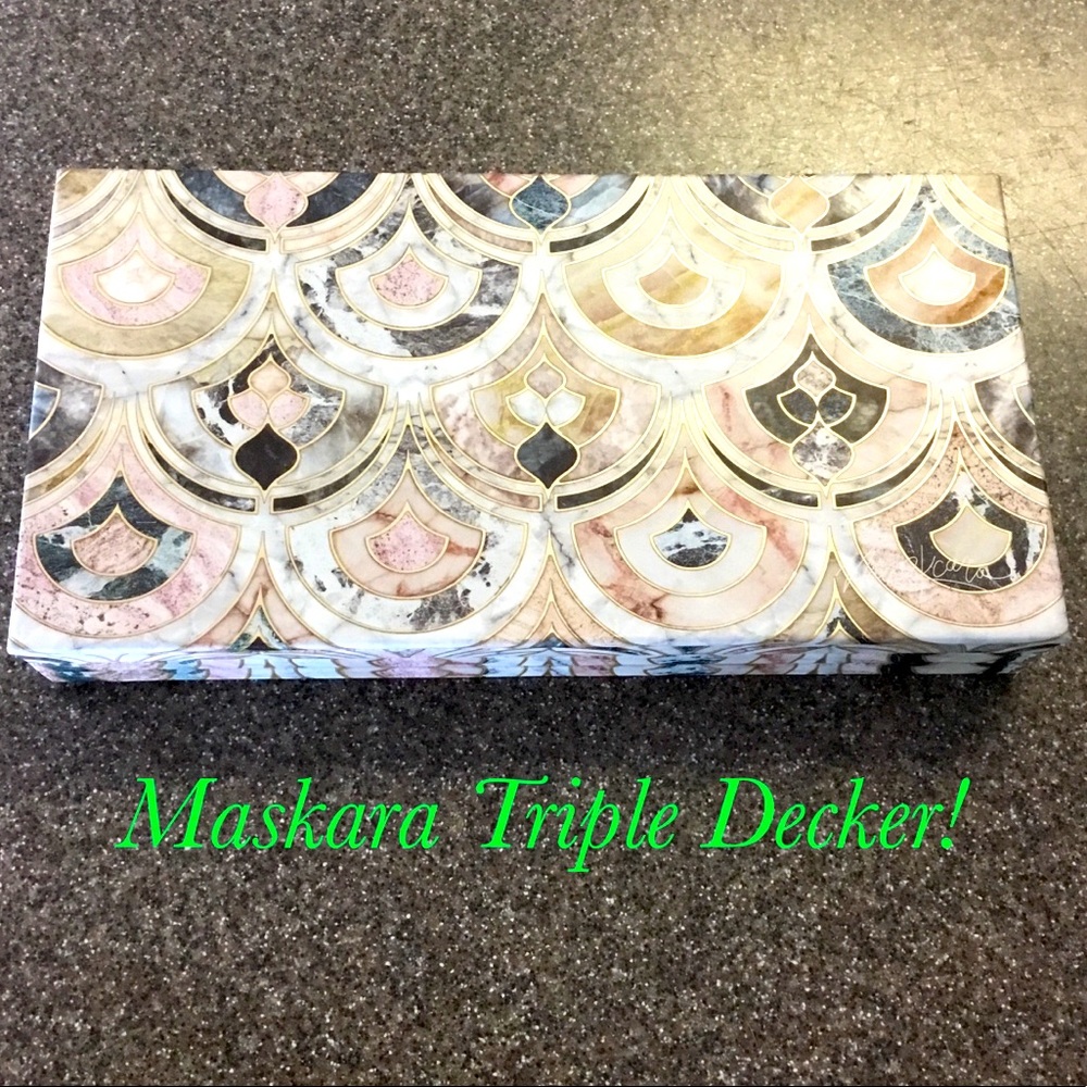 Maskara Triple Decker Compact USED in GREAT shape!